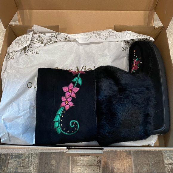 !!SOLD!! Manitobah Rise Mukluk Embellished Boot Black Size 7 BNIB - Picture 5 of 10
